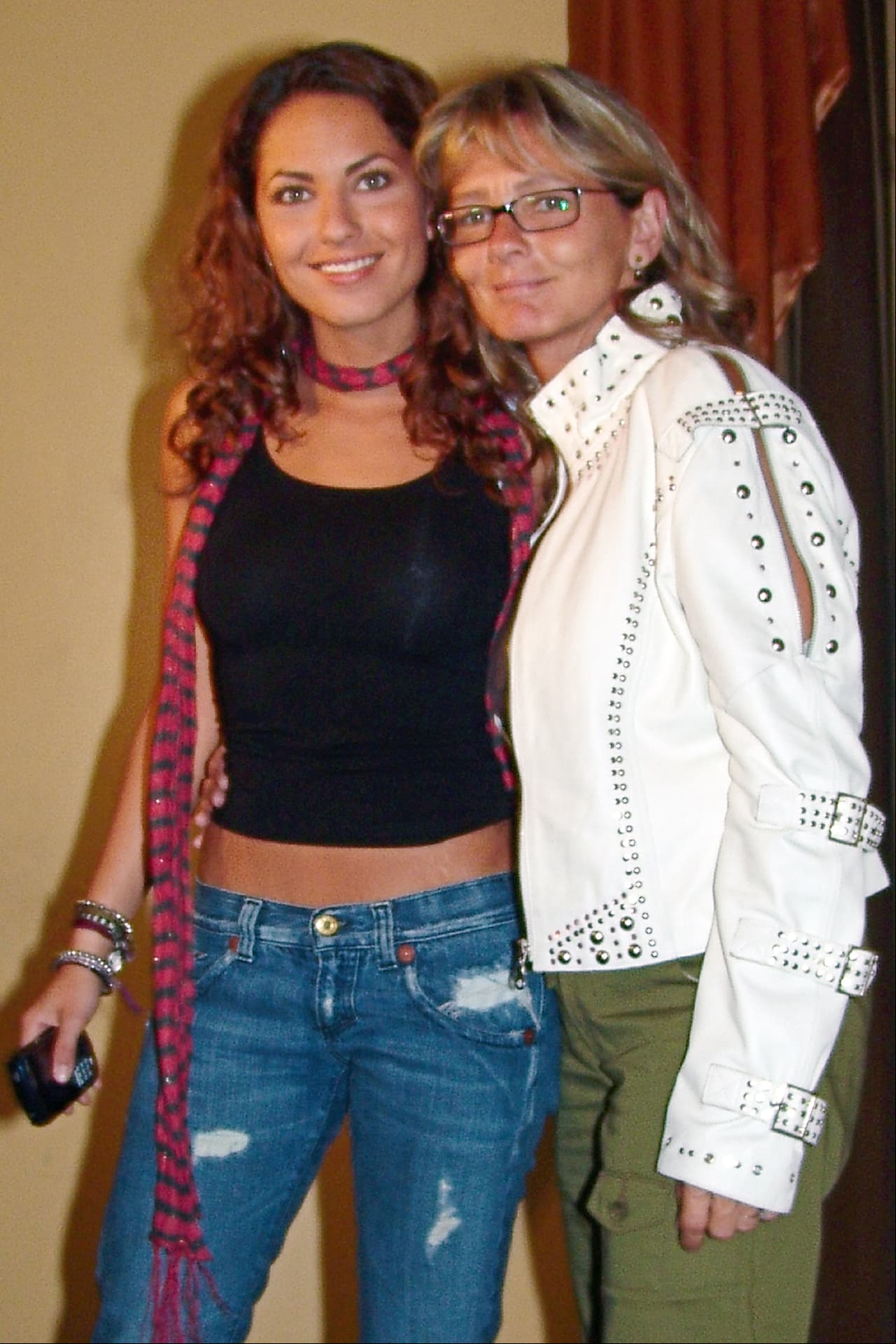 Bárbara Mori catapultó su carrera gracias a la telenovela ‘Rubí’, donde su belleza fue exaltada al máximo, pero esos característicos rasgos faciales son herencia de su madre Rosario Ochoa, quien también es modelo.