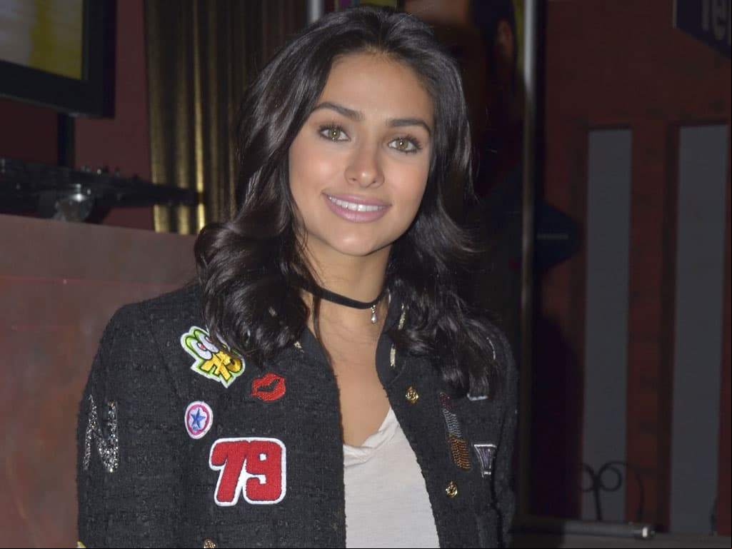 Renata Notni da señales de que está soltera de nuevo