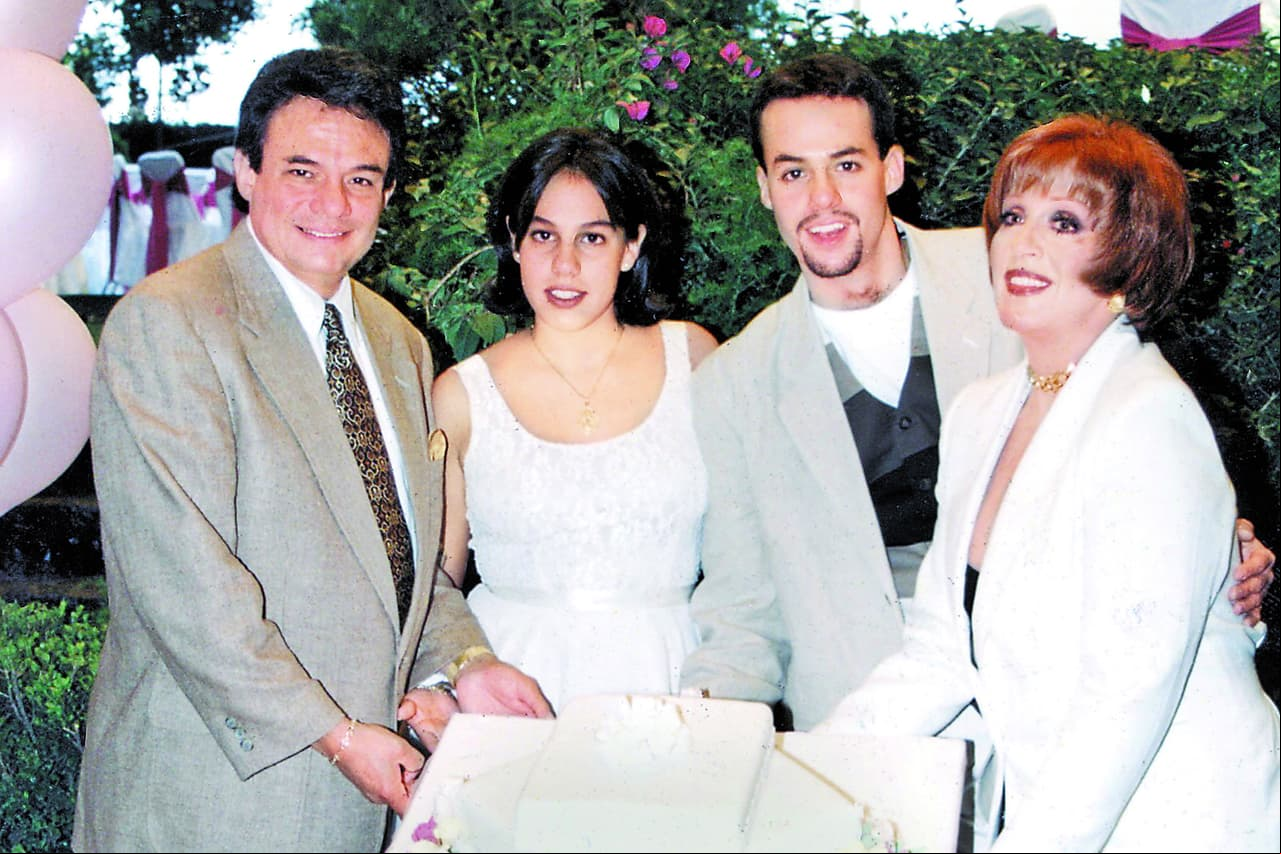La 'otra' herencia de José JoséA principios de noviembre, Anel Noreña, José Joel y Marysol Sosa reaparecieron en los juzgados para dar a conocer un documento con la última voluntad de José José donde les dejaba todo. El primogénito del “Príncipe de la Canción” confesó que su padre no estipuló como tal una herencia porque tenía problemas de dinero en vida, lo que sí quedaron fueron las regalías como intérprete.