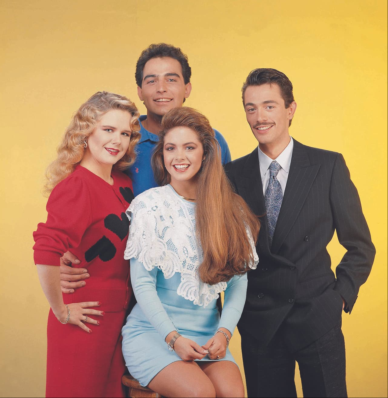 Aunque Lucero debutó en las telenovelas en 1982 con ‘Chispita’, no fue hasta 1990 cuando obtuvo su primer protagónico juvenil y se convirtió en pareja de Omar Fierro, con quien protagonizó una linda historia de amor.
