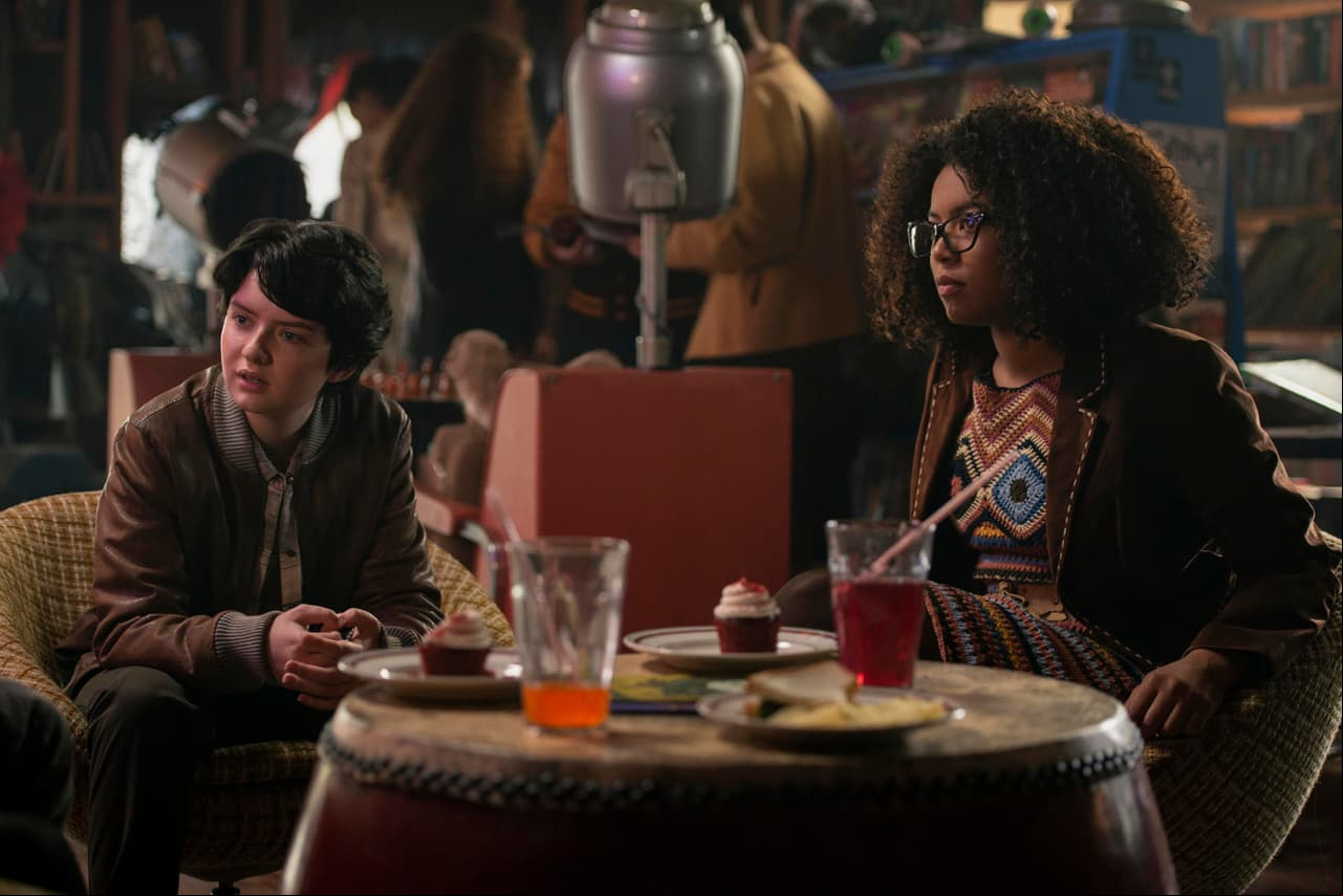 “Rosalind Walker” (Jaz Sinclair) y “Susie Putnam” (Lachlan Watson) son las amigas de “Sabrina”.