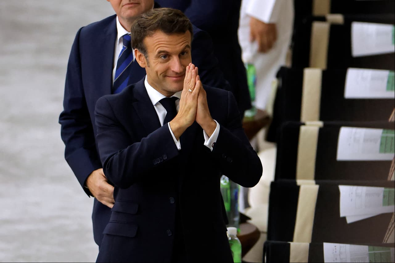 Presidente Emmanuel Macron pide que Deschamps se quede como DT de Francia
