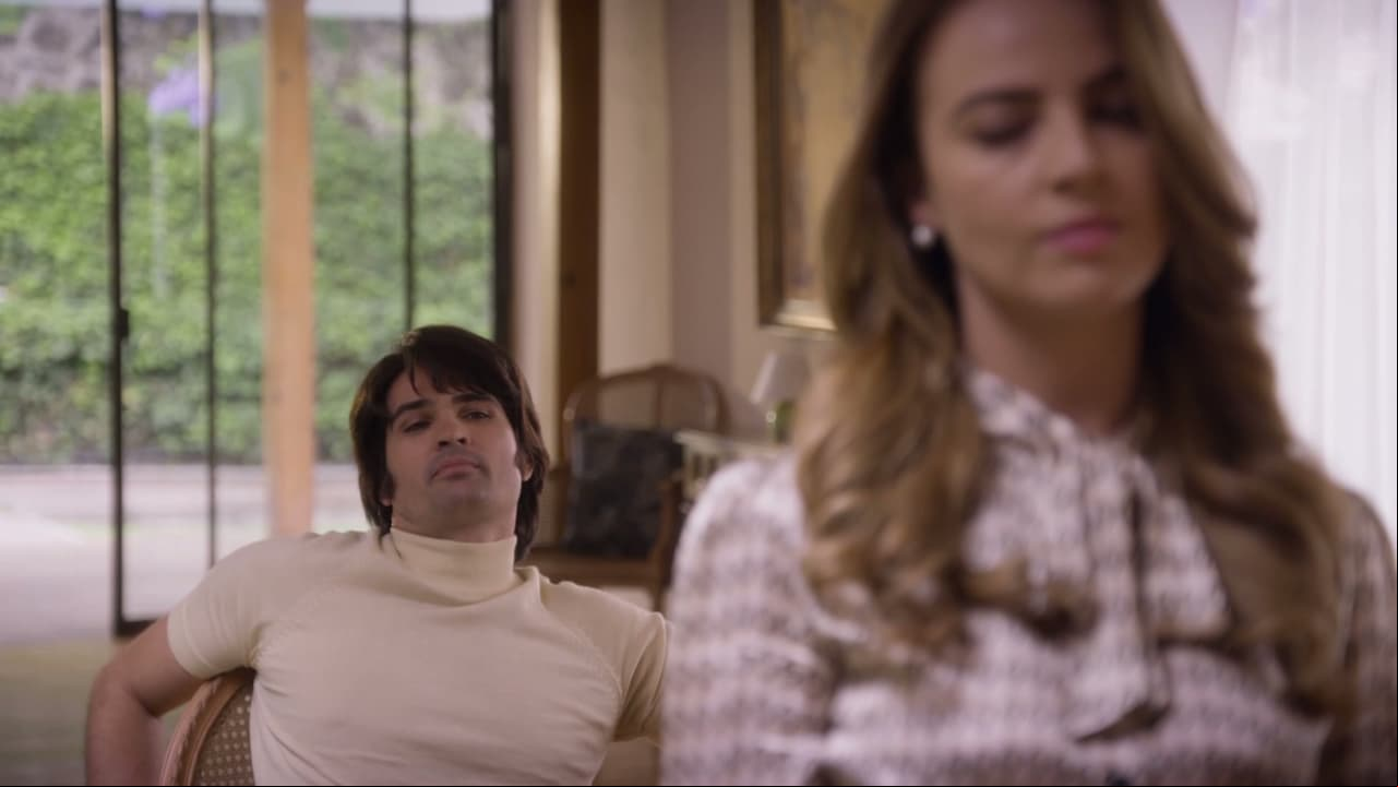José la condiciona para que decida entre su carrera o su familia.