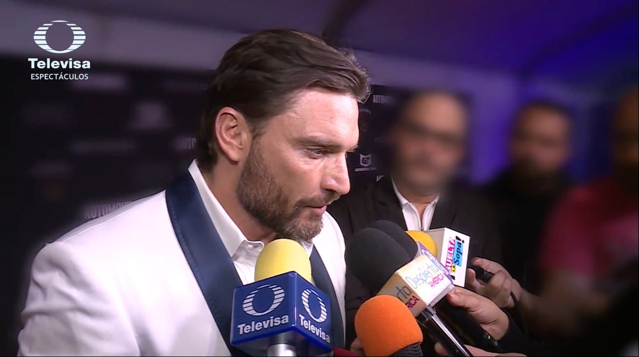 Julián Gil gana dos batallas a Marjorie De Sousa