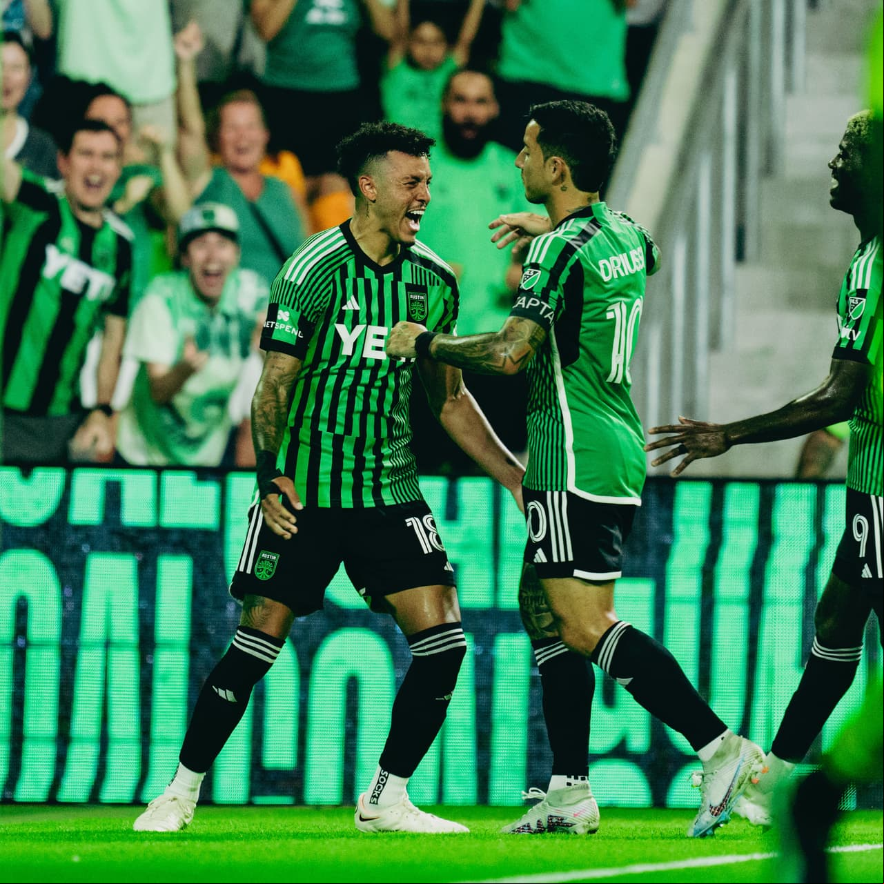 ¡Puntería fina! Los centros de Sebastián Driussi liquidan al Houston de HH