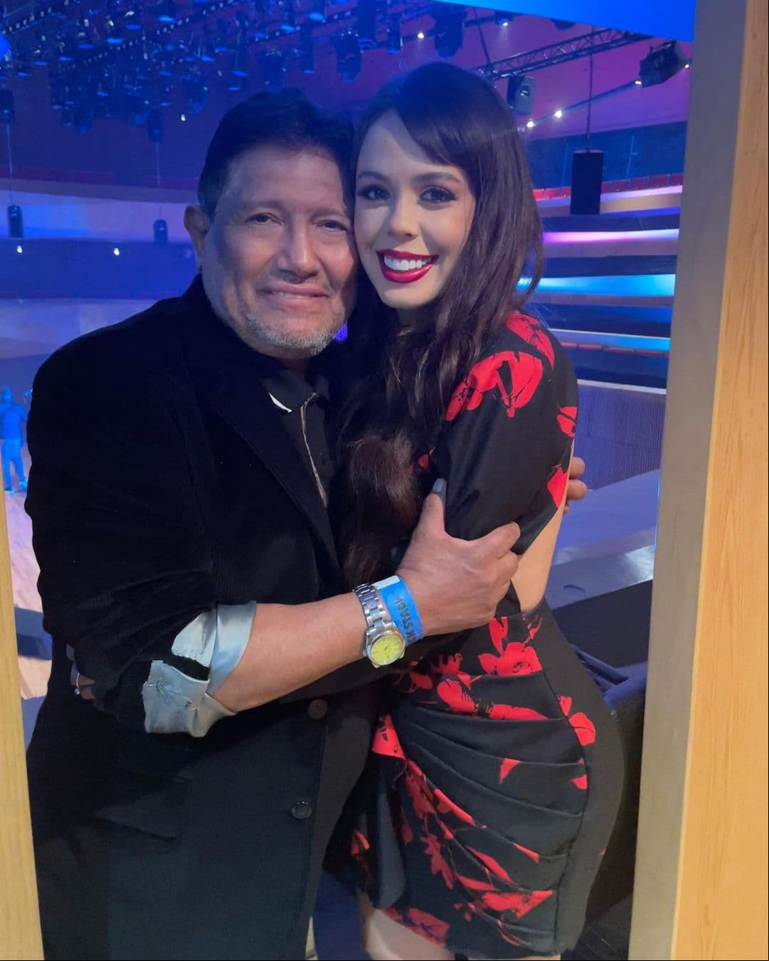 Novia de Juan Osorio confiesa si se tatuaría el nombre del productor