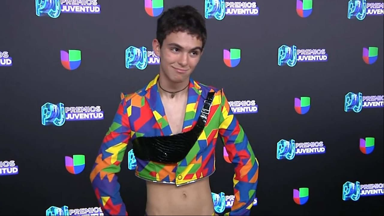 Video: Así sorprendió Joaquín Bondoni con su crop top en los Premios Juventud 2019