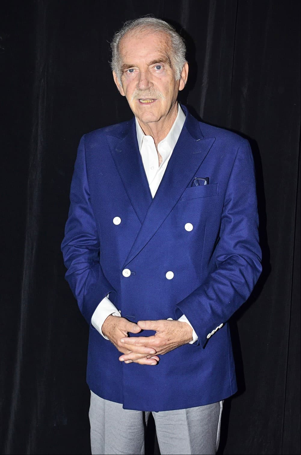 FERNANDO LUJÁNEl viernes 11 de enero murió el primer actor a los 79 años en su casa de Puerto Escondido, Oaxaca. El artista falleció víctima a una obstrucción pulmonar derivada de una neumonía, de la cual no se recuperó por completo. Martha Mariana Castro, su esposa, detalló a un programa de espectáculos que, tras los festejos de Año Nuevo, el actor se comenzó a sentir mal porque no podía respirar bien y fue trasladado al hospital.