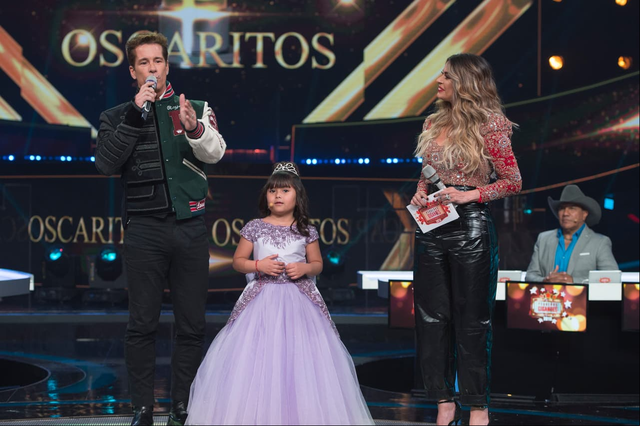 Y contaron con invitados especiales, como el guapísimo Fernando Carrillo, quien participó en el sketch de Natalia.
