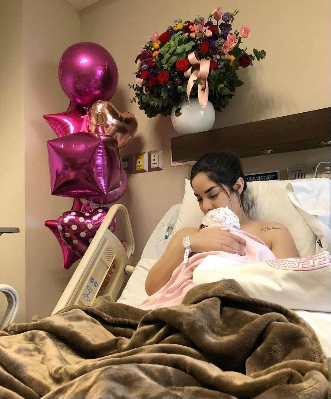 “12 de julio, el día que jamás olvidaré. No me salen las palabras para expresar los sentimientos que siento por ella, solo quiero que sepan todos que KIMA es lo mejor que me ha pasado en la vida”, expresó la youtuber en su cuenta de Instagram.