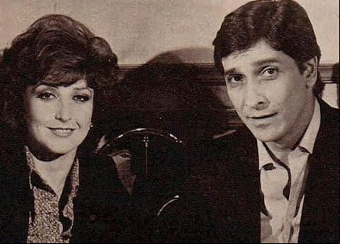 'El Hogar que yo Robé', producida en 1981 por Valentín Pimpstein, fue la primera versión que aborda la historia de unas gemelas que cambian de lugar para vivir la vida de la otra. Ángelica María, sin saberlo, sería la predecesora del trabajo de Gaby Spanic y Sandra Echeverría.
