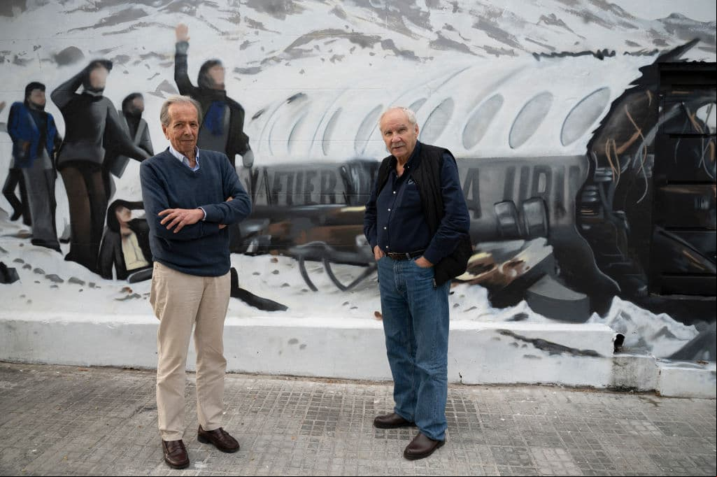 Daniel Fernandez, uno de los 16 sobrevivientes del avionazo del vuelo 571 de la Fuerza Aérea Uruguaya del 13 de octubre de 1972, y el autor, guionista y periodista uruguayo Pablo Vierci (15 de noviembre 2023)