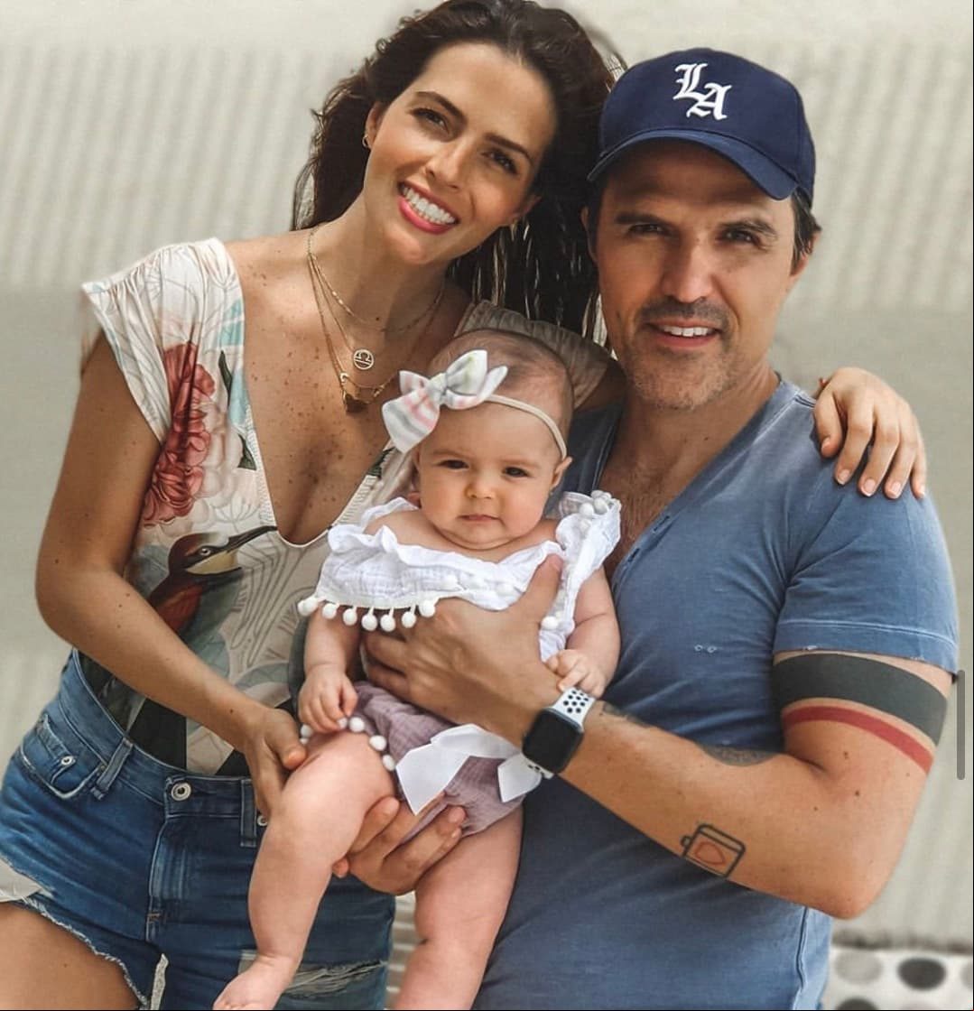 Desde su llegada al mundo, el 26 de diciembre de 2019, Kira Rovzar Álvarez ha enternecido las redes sociales de sus famosos padres con tiernos looks y divertidos disfraces.