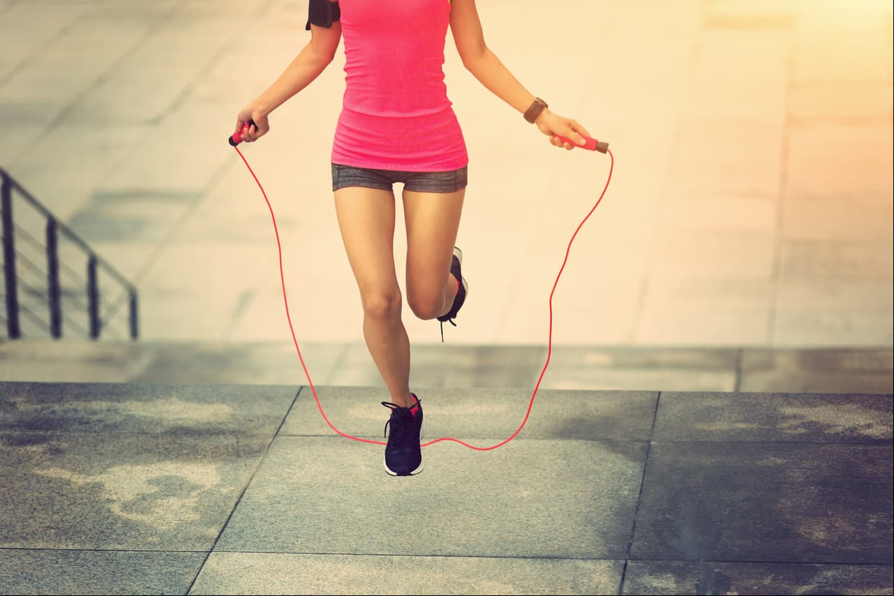Tonifica. Este ejercicio es ideal para tonificar las piernas, brazos y glúteos, pues logra mover todo el cuerpo.