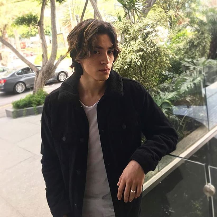A través del canal de Youtube de la agrupación musical, Yael compartió con sus seguidores 30 cosas sobre él, destacando que su color favorito es el morado, le gusta el futbol americano, su película favorita es ‘Gigantes de acero’, le agrada la música de Shawn Mendes y le interesan los videojuegos, en especial aquellos que tienen a ‘Mario Bros.’.