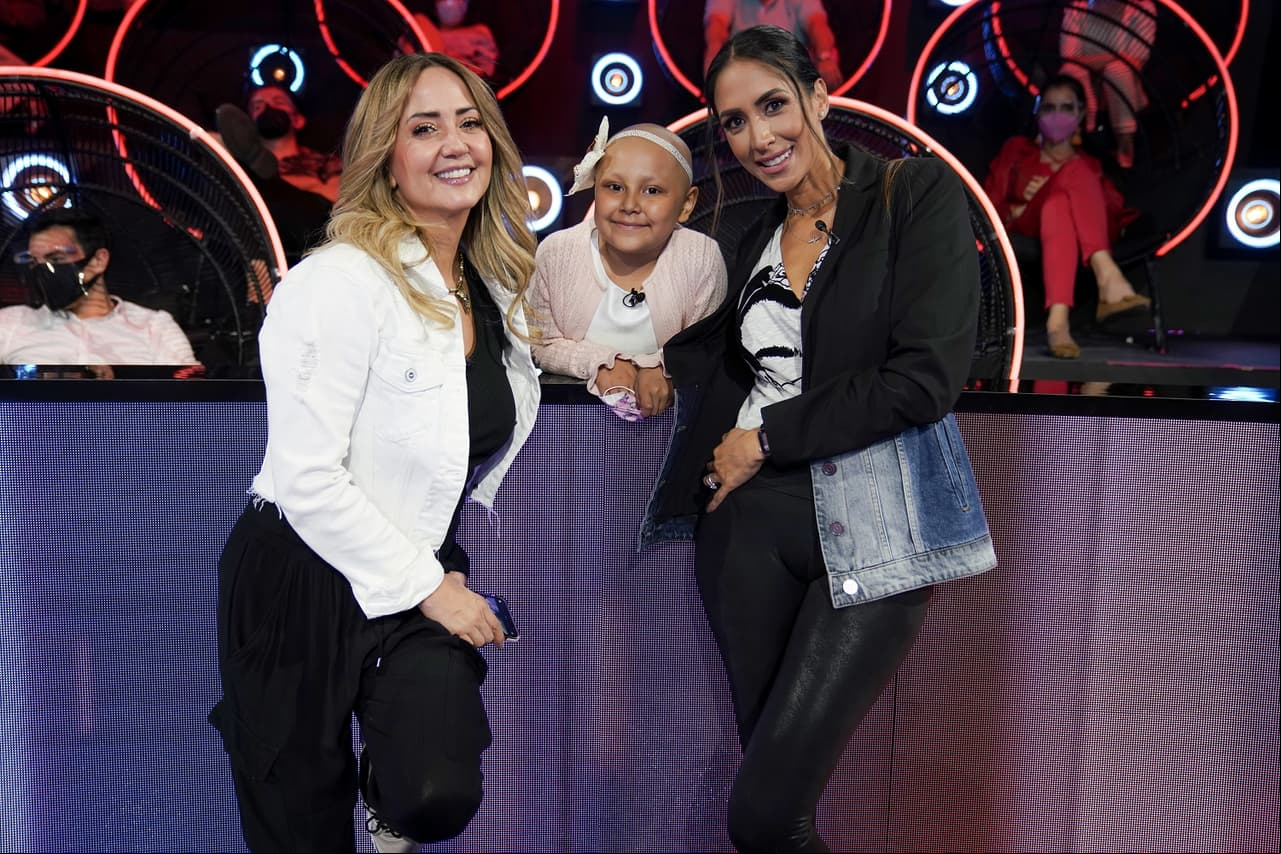 Andrea Legarreta y Cynthia Urías se pusieron a prueba para recaudar fondos a favor de Hannah, de 7 años, quien necesita una operación de médula ósea.