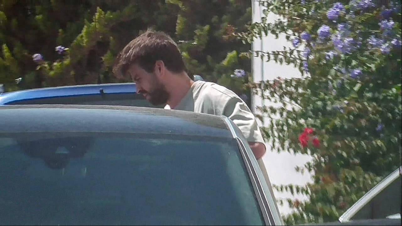 Antes, señala Europa Press, el reconocido futbolista entraba en el garaje del domicilio para evitar ser captado por los paparazzi. 
<br>
