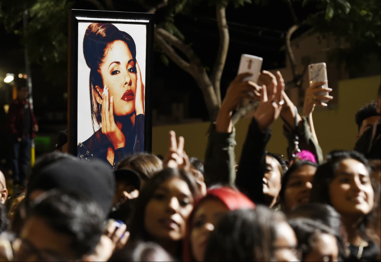 Se filtra foto inédita del funeral de Selena Quintanilla