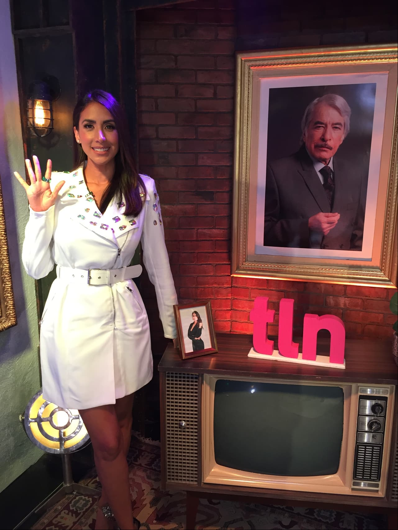 Algunos de sus invitados han sido Lucía Méndez, Erika Buenfil, Juan Soler, Silvia Pinal, Ignacio López Tarso, Angelique Boyer y Alexis Ayala, entre otros, quienes le han compartido sus más entrañables anécdotas del mundo de la actuación.
