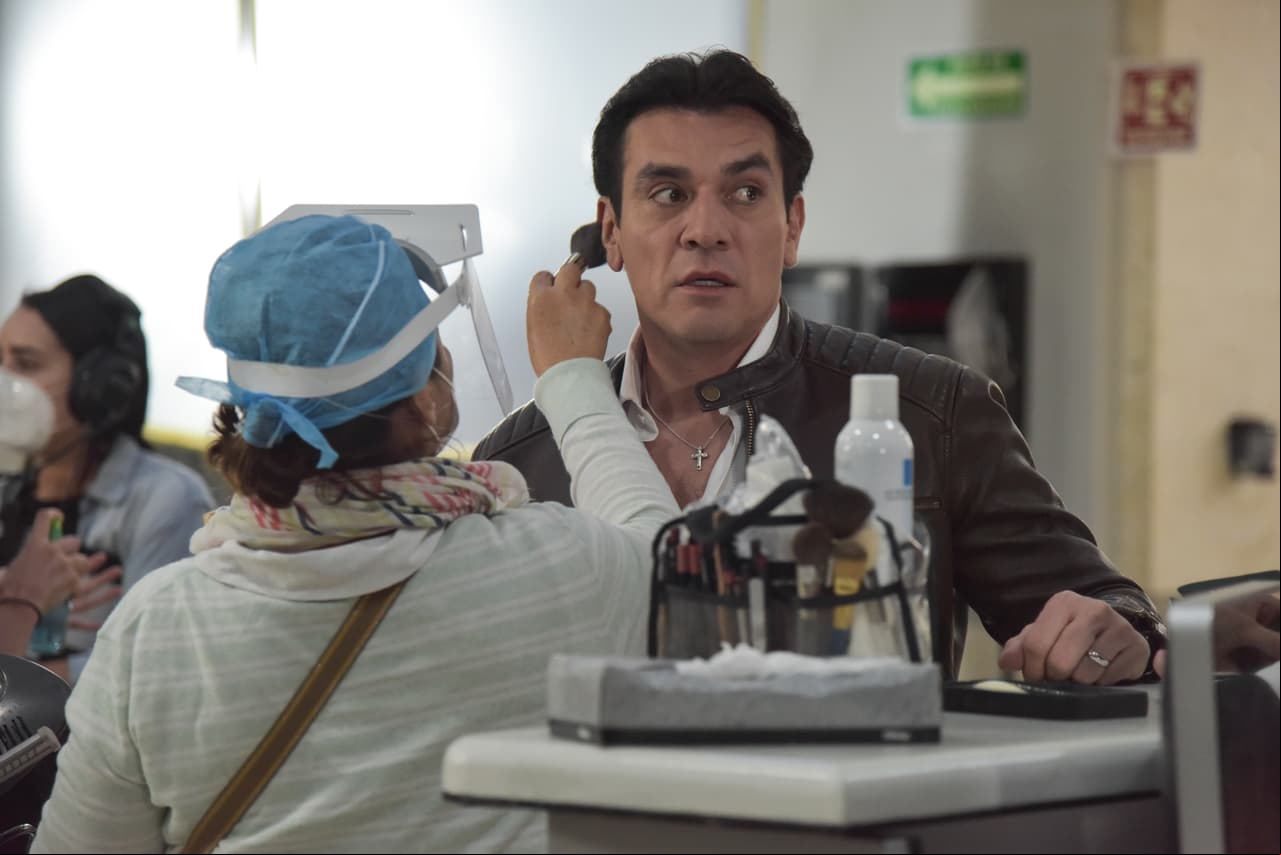 Y recibiendo los últimos retoques para dar vida al malvado 'Ernesto'.