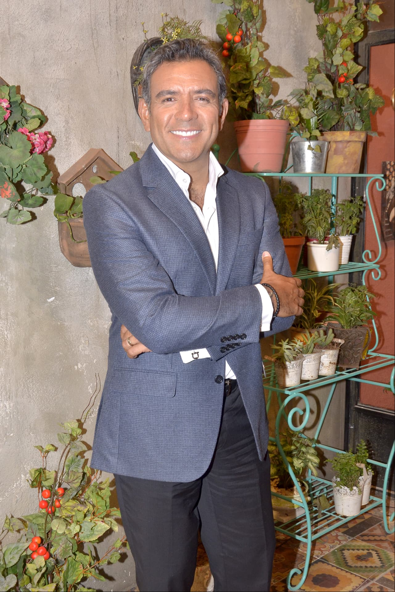 Héctor Sandarti se despide de Televisa con emotivo video
