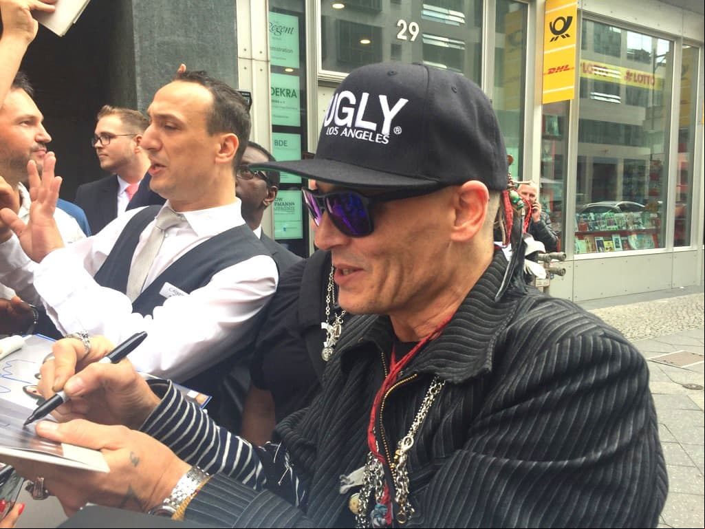 Johnny Depp se dejó ver en Alemania, donde lucía notablemente delgado