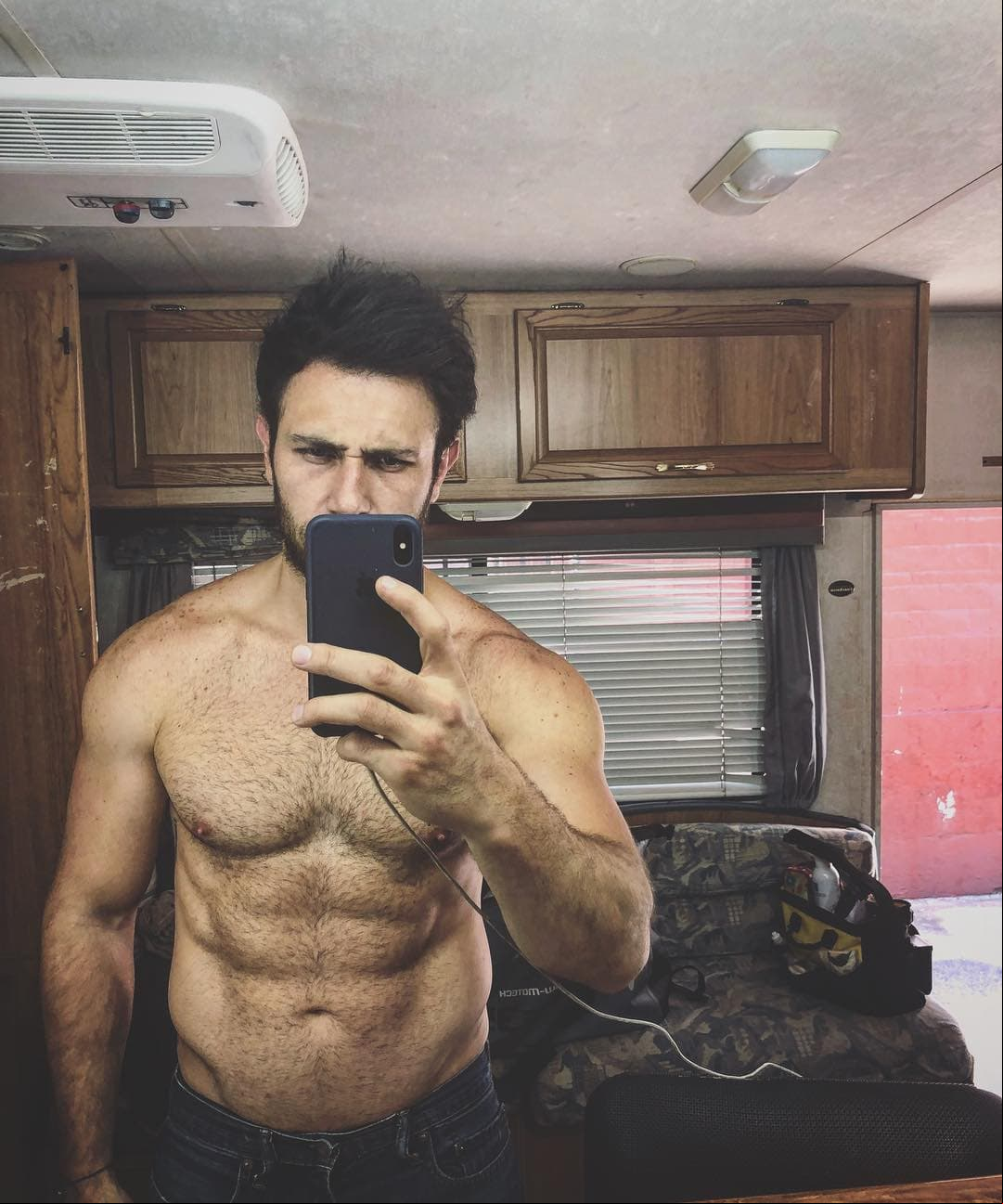 ¡Ay, Carlos Ferro!, ¿dónde tenías guardado ese cuerpazo?