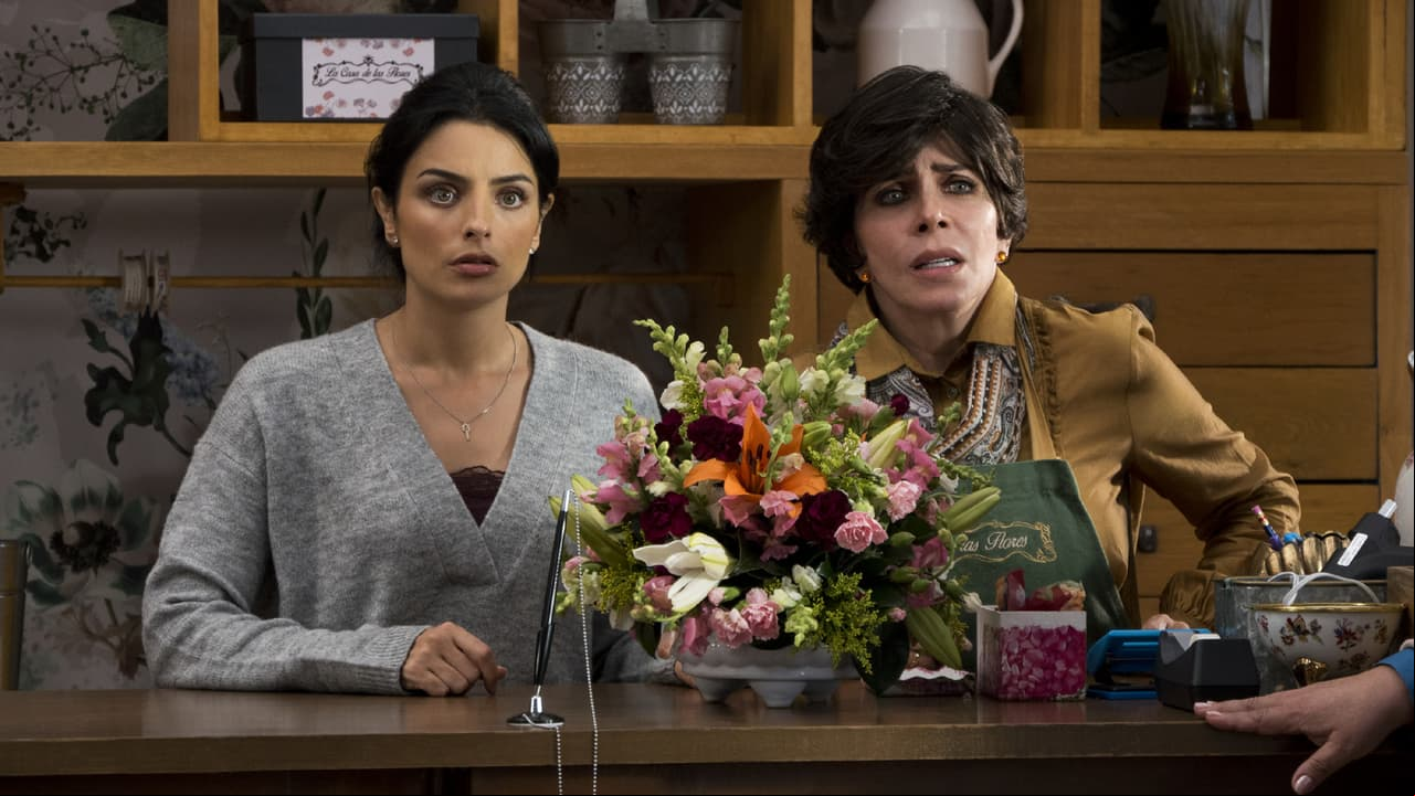 Verónica Castro, Aislinn Derbez y Cecilia Suárez protagonizan esta comedia de humor negro (FOTO: Netflix)
