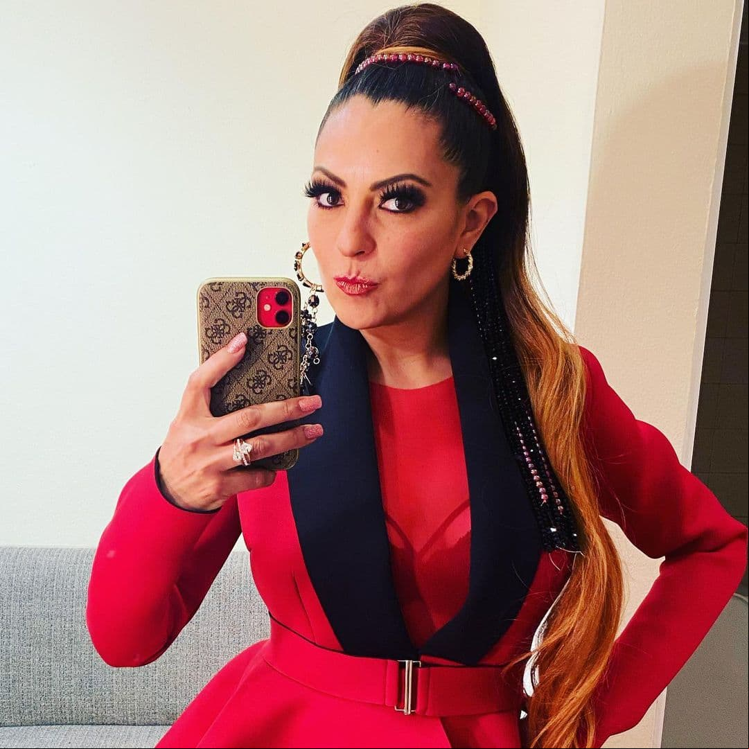 Además, este 2021 regresa a la actuación con el estreno del programa ‘Tic Tac Toc: el reencuentro’, programa de comedia con el que explorará al máximo su faceta como actriz y cantante.