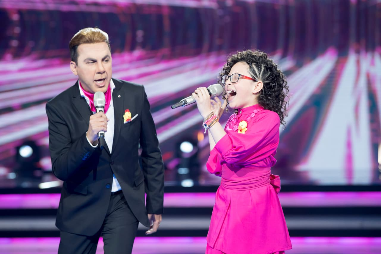 Las sorpresas continuaron y al escenario llegó “El gallito feliz” (Gonzálo Zazueta).