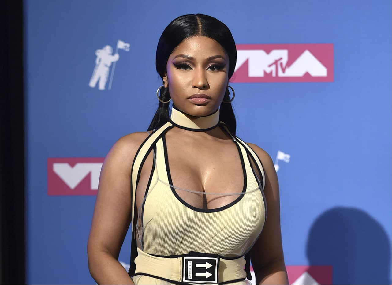 Nicki Minaj enseña de más en el escenario