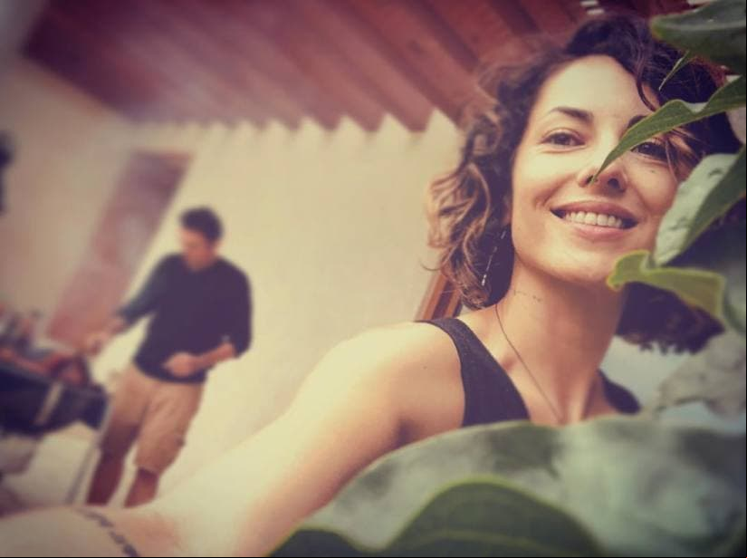 Bárbara Mori y Fernando Rovzar. Aunque la actriz ha tratado de mantener su relación al margen del ojo público, sus publicaciones en Instagram han confirmado su relación con el hermano de Billy Rovzar.