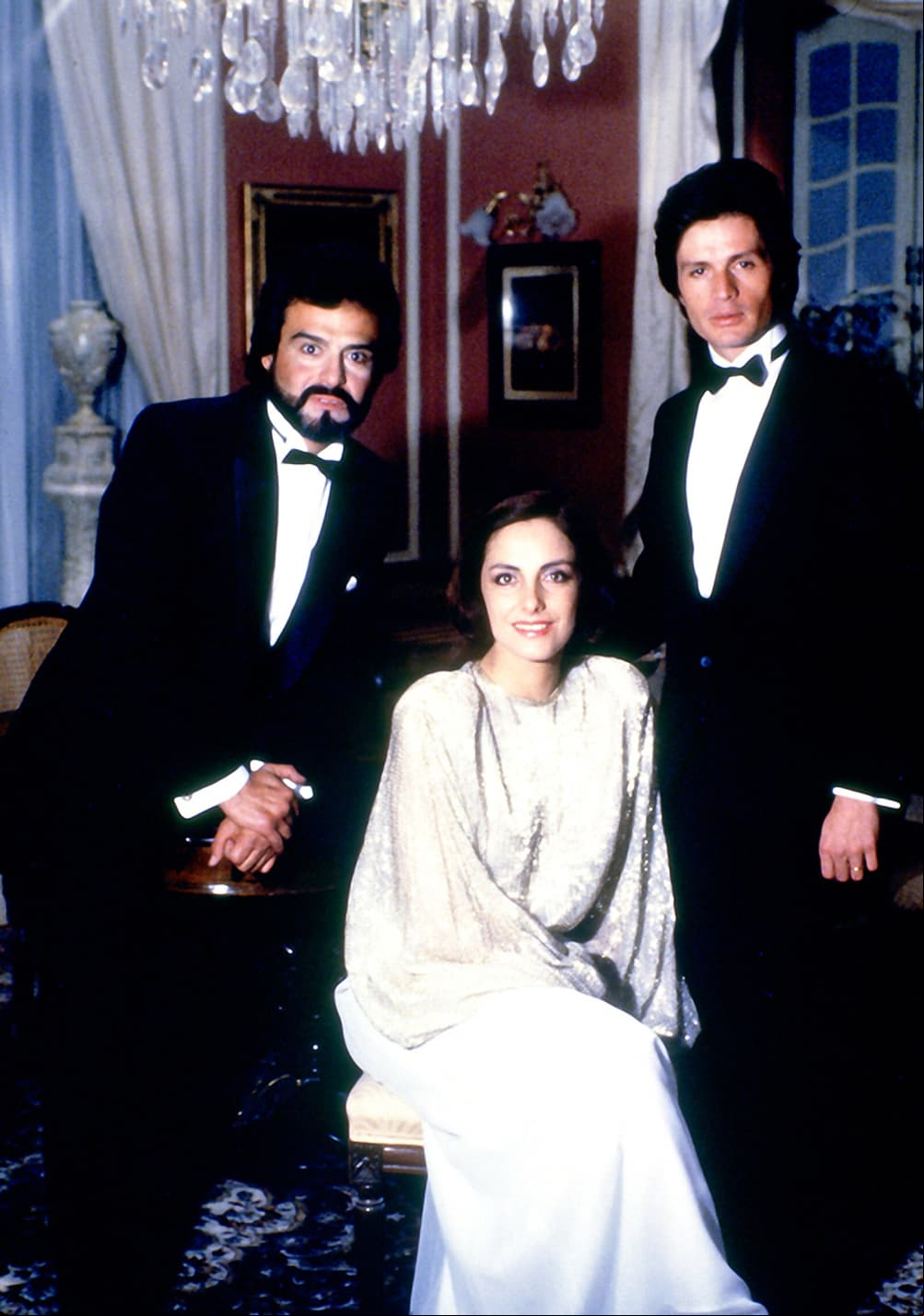 Diana Bracho encarnó a ‘Leonora Navarro’, una mujer que es seducida por ‘Alejandro’, ya que su objetivo es que quede embarazada para quitarle al niño y así presentarlo como suyo y de su esposa para acceder a la herencia.