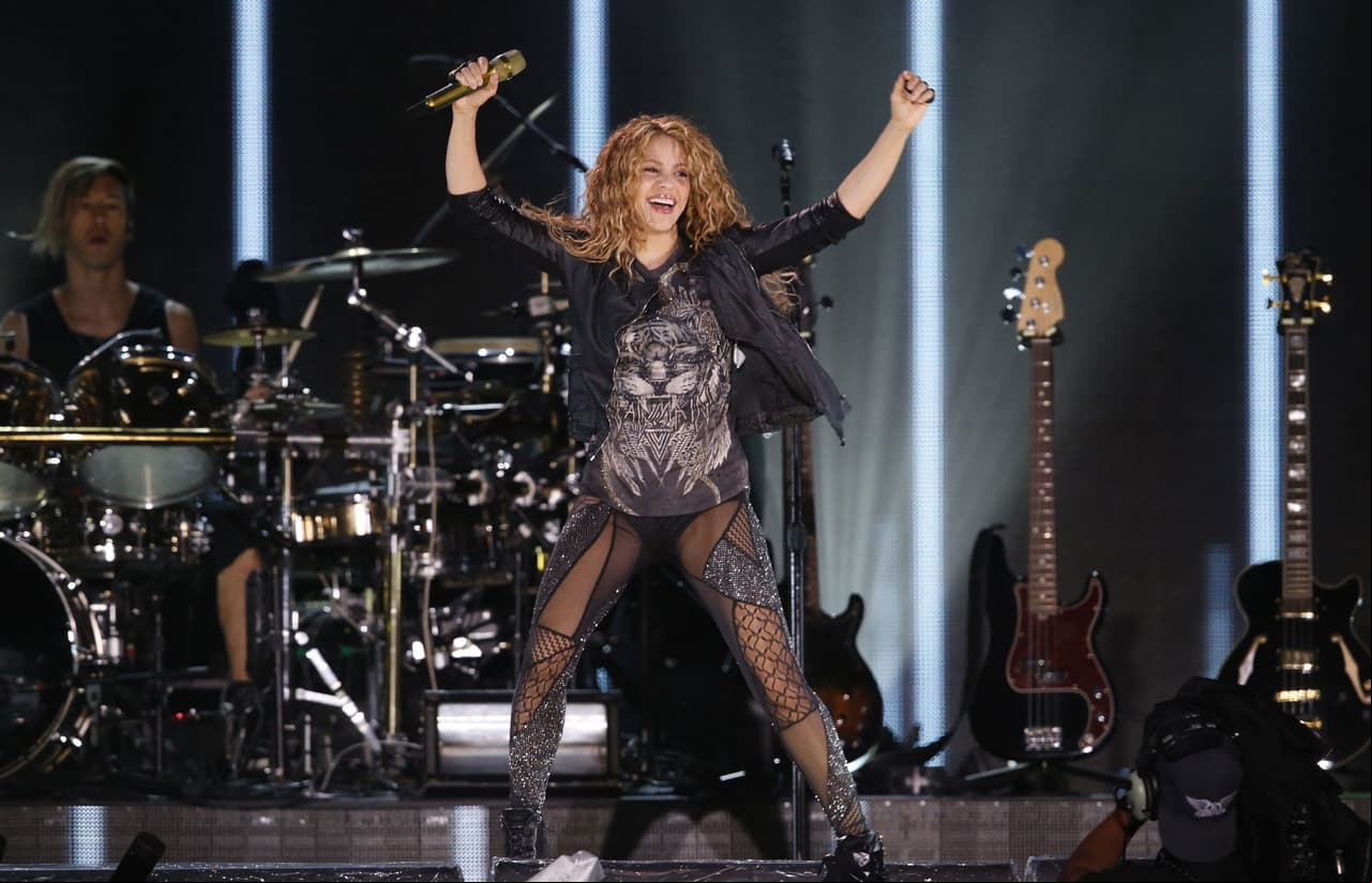 Shakira recibió a su segundo hijo, Sasha, el 29 de enero de 2015. Tres meses después, la cantante contó a Hello! Fashion que había recuperado su talla habitual gracias a mucho esfuerzo y un intenso entrenamiento con Anna Kaiser, una reconocida entrenadora de celebridades.