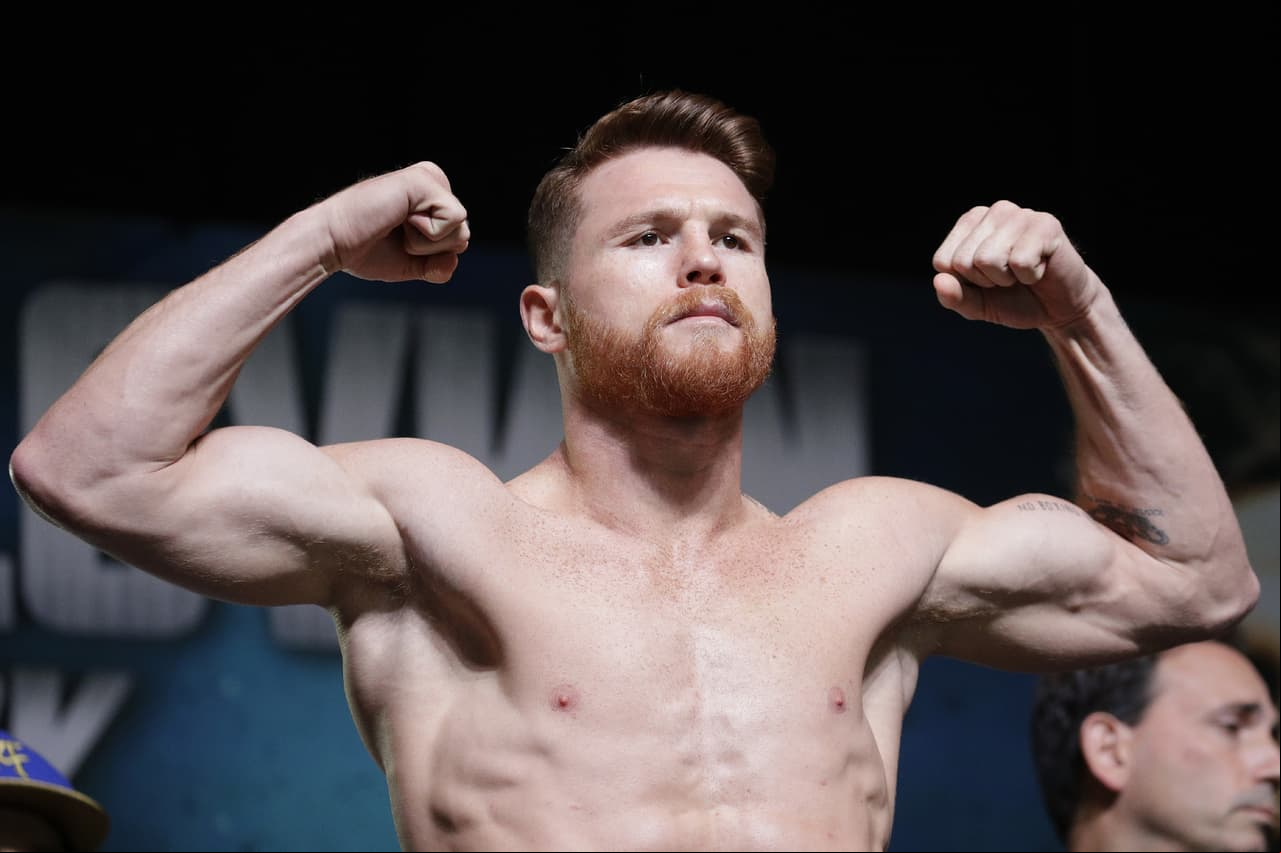 ‘Canelo’ Álvarez disfruta de Dubái con la madre de su hija menor