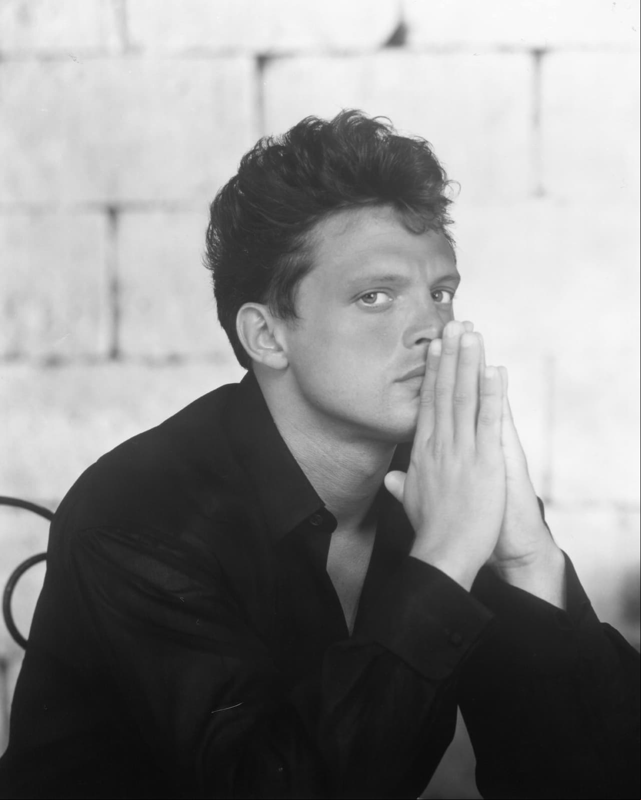 Su tercer disco de boleros, ‘Romances’, vendió millones de copias y le dio su cuarto Grammy en 1998.