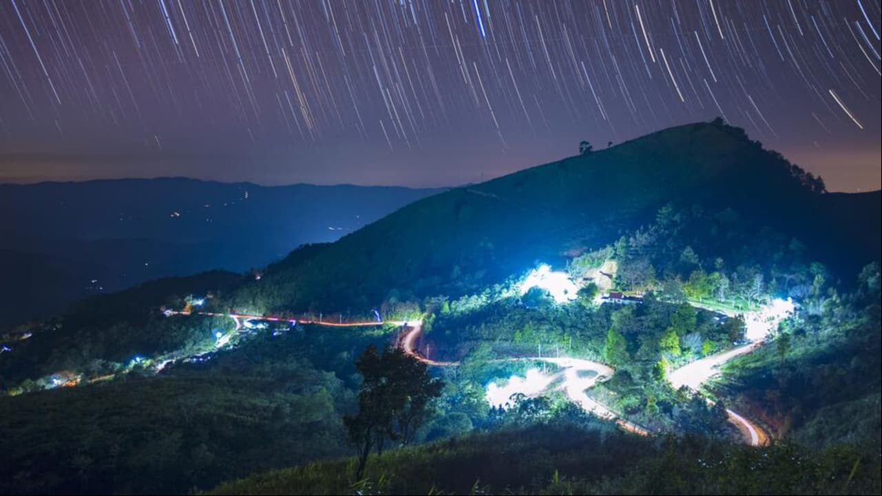 Eta Acuáridas 2025: cómo ver la lluvia de meteoros ligada al cometa Halley y qué energía activa en ti