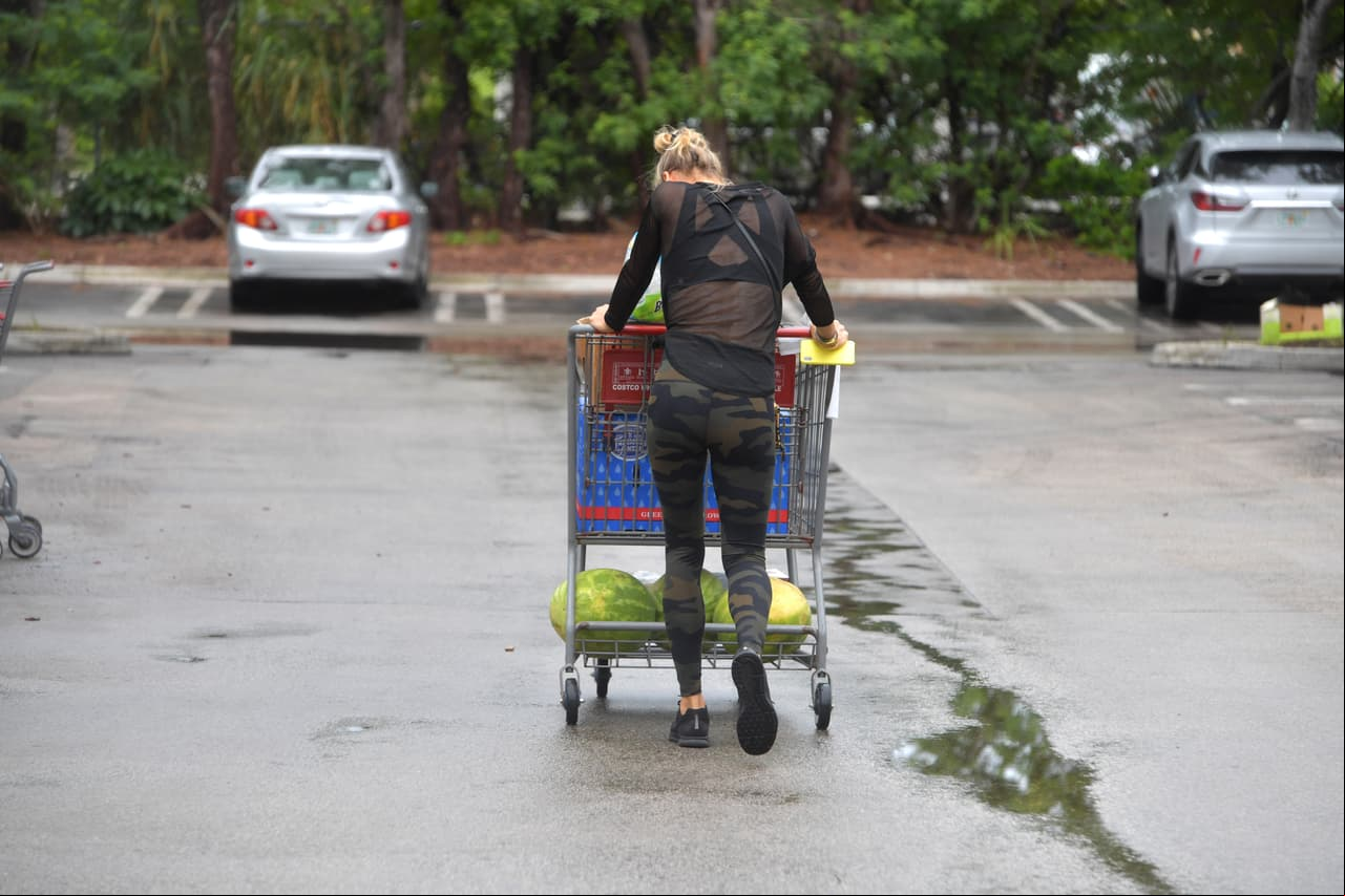 Kournikova se encuentra en Miami, Beach, mientras Enrique sigue con su carrera musical en los escenarios.
