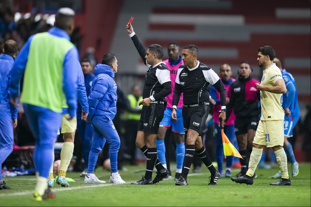 América y Cruz Azul protagonizan bronca; deja dos expulsados