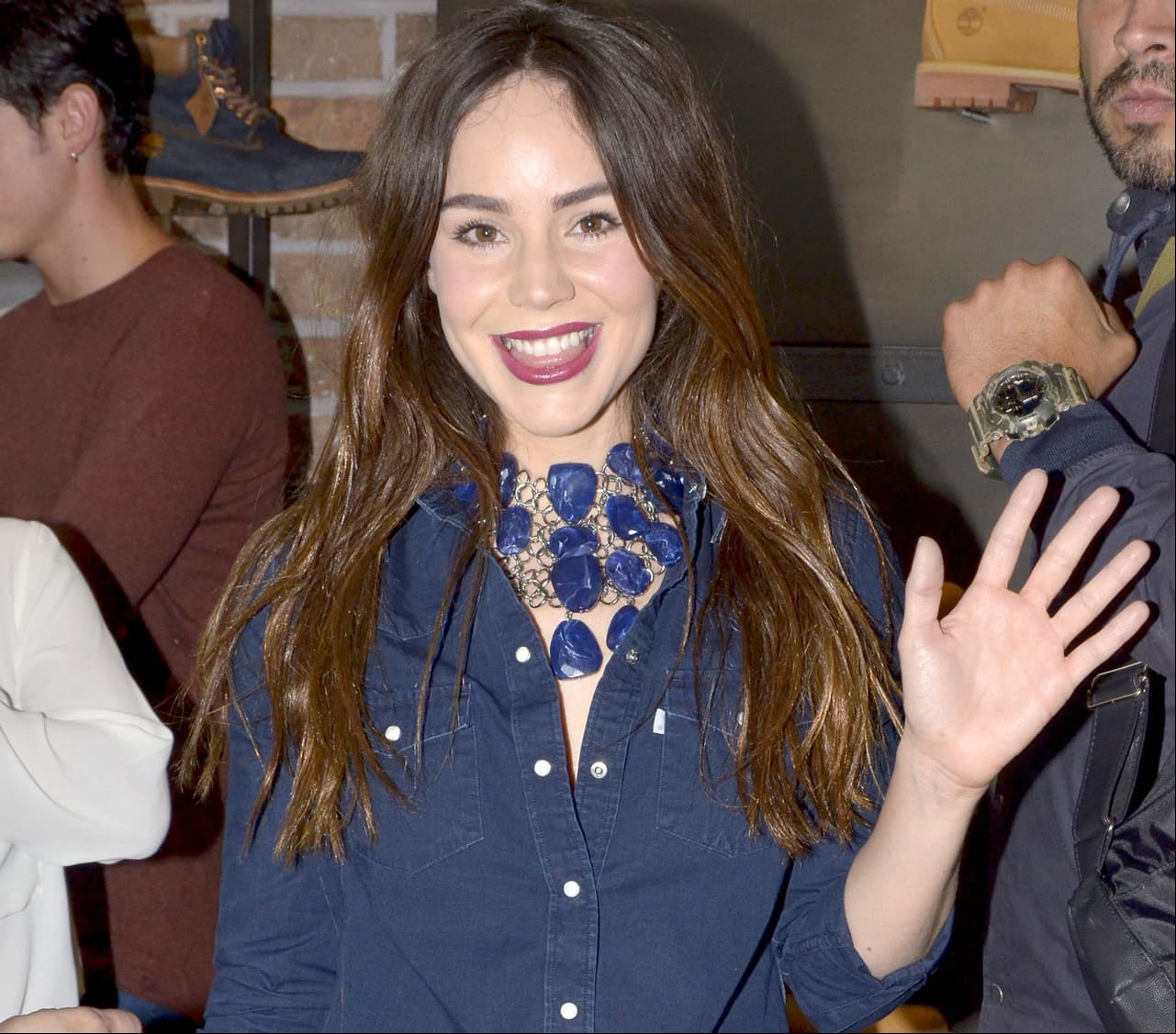Camila Sodi sufre penoso accidente tras presumir a Luis Miguel en popular tianguis