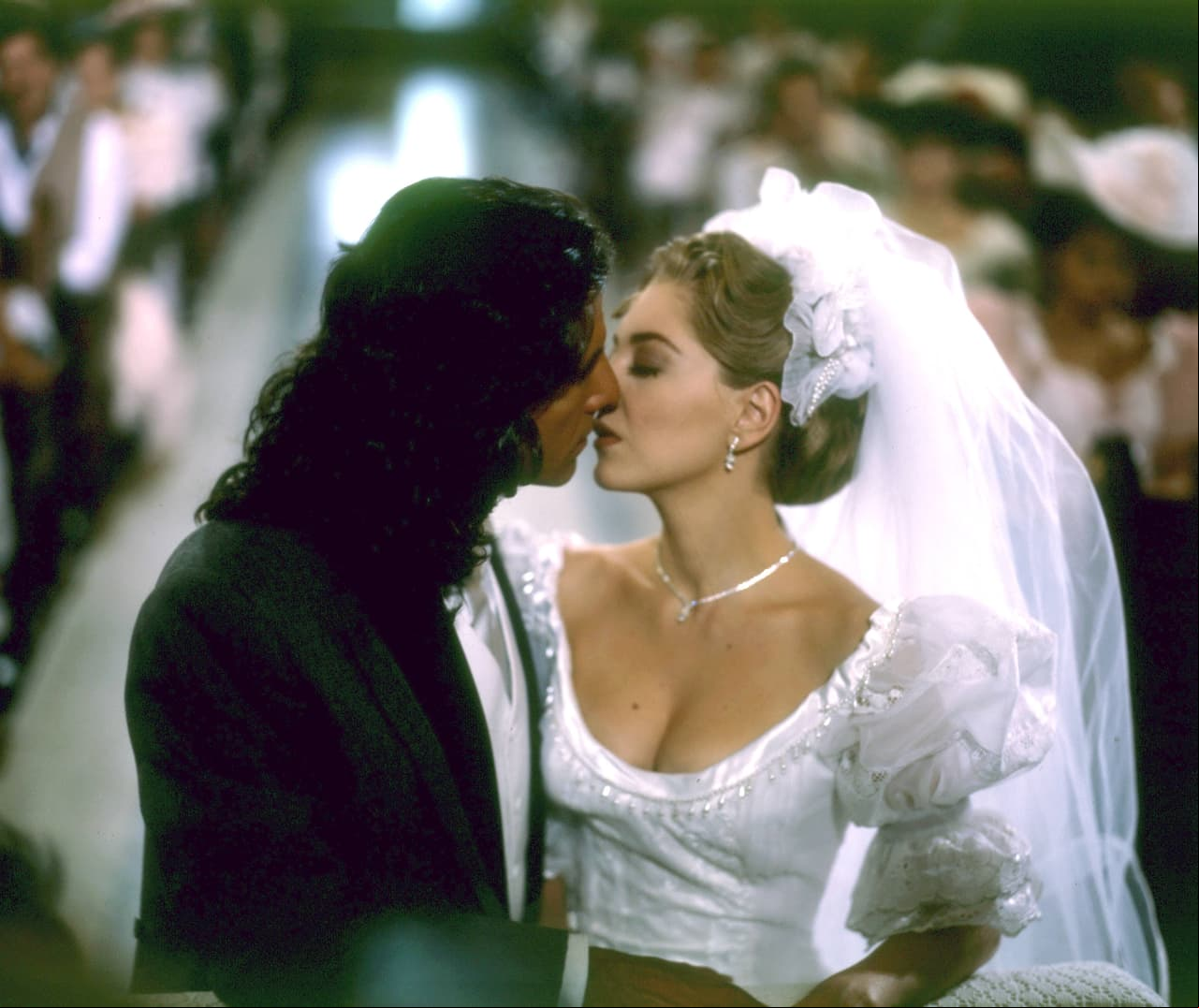 ¿Te acuerdas de ‘Corazón salvaje’? En 1993, esta historia fue protagonizada por Eduardo Palomo y Edith González, quienes tras superar varios obstáculos sellaron su amor con una gran boda.