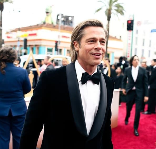 Brad Pitt y Keanu Reeves acuden a los Premios Oscar con sus mamás