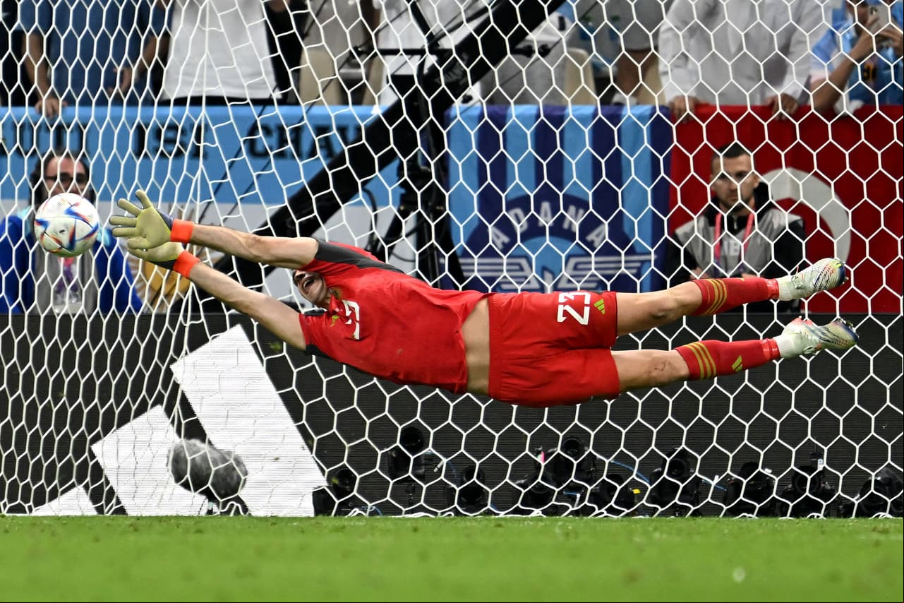 Argentina y Holanda se enfrentaron en tiempos extra y definieron en tanda de penaltis el pase a las semifinales donde la albiceleste consigue el boleto mientras que los Paises Bajos se convierten en el primer equipo que los pamperos eliminan en instancia de tiros de castigo.