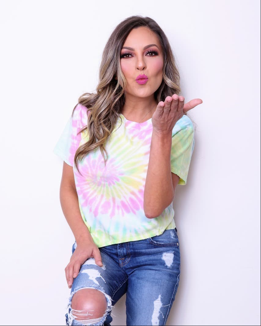 De su debut como cantante en La Onda Vaselina, grupo hoy conocido como OV7, a convertirse en exitosa empresaria y estrella de la comedia. ¡Mira la radical transformación de Mariana Ochoa!