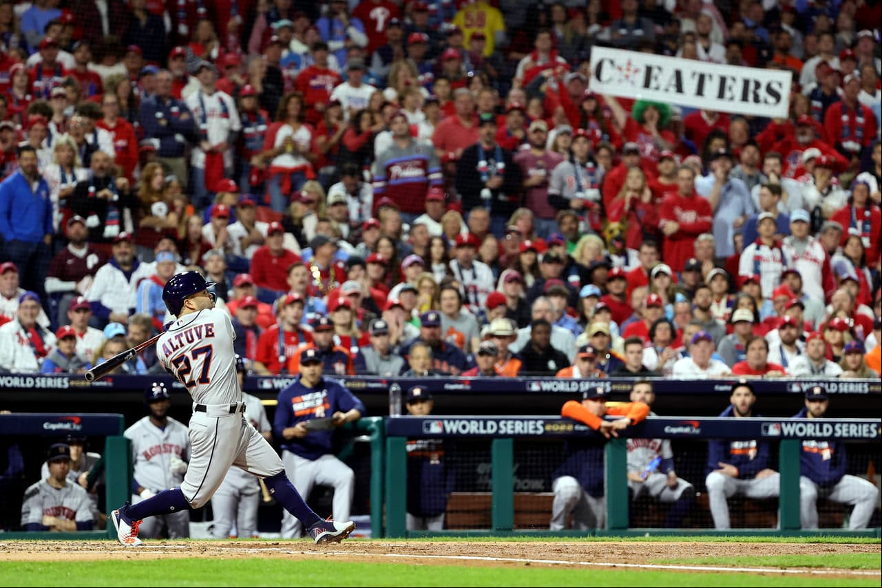 Philadelphia Phillies se llevó el tercer juego de la Serie Mundial para tomar ventaja de 2-1 sobre Houston Astros, que tuvo a José Urquidy en la lomita.