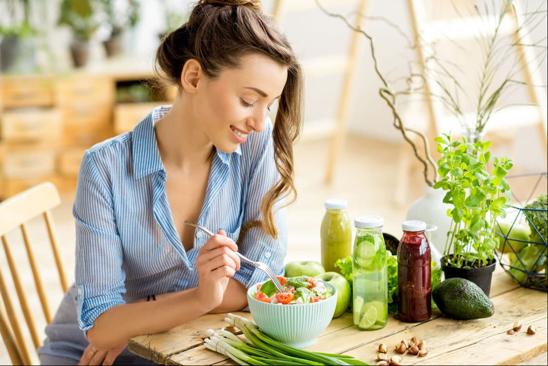 La nutrióloga asegura que no podemos basarnos completamente en que el consumo diario de un alimento o en cantidades altas nos va a ayudar a bajar la grasa de alguna parte del cuerpo.