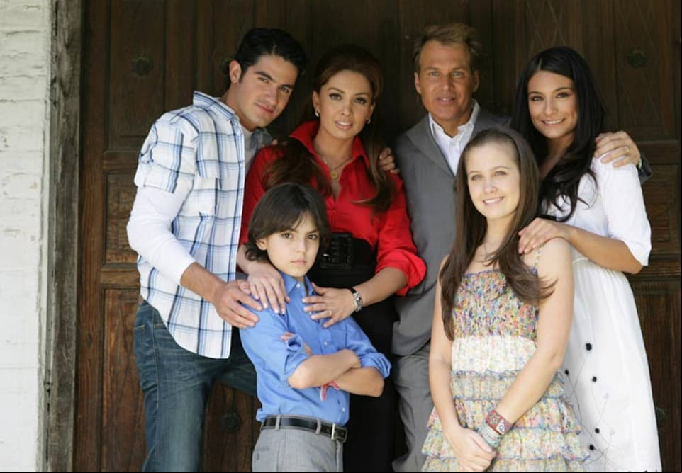 Su carrera iba en ascenso y era cada vez más común verla en los melodramas. Es así como en 2008 recibe su primer protagónico en ‘Juro que te amo’, ahí dio vida a ‘Violeta’ y trabajó junto a Paty Navidad, José Ron y Alejandro Ávila.