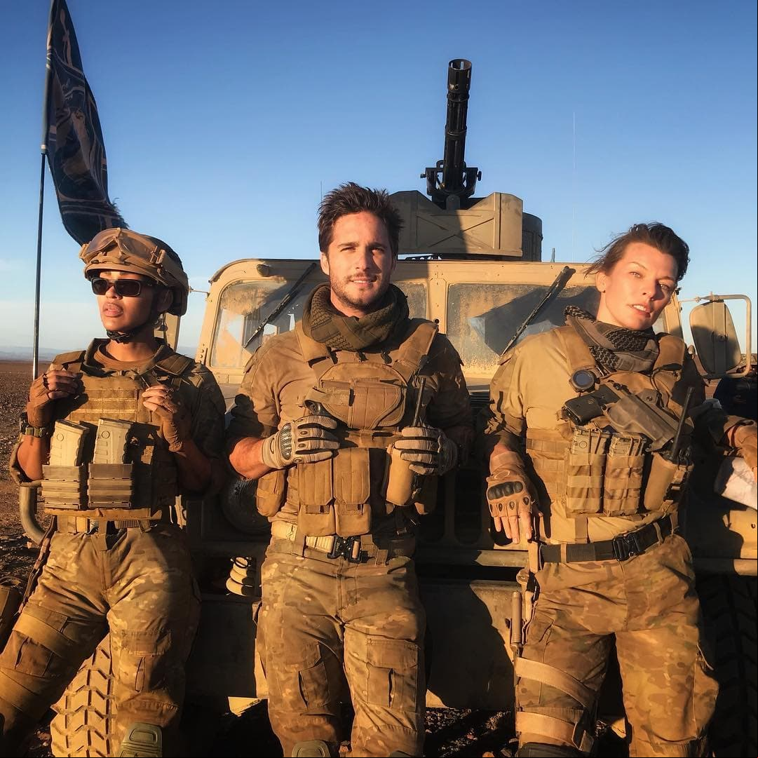 En diciembre de 2020, el actor aparecerá en la cinta de acción y fantasía, dirigida por Paul W. S. Anderson, ‘Monster hunter’, en la que trabajará con Milla Jovovich, a la par de que se mantiene inmerso en las grabaciones de la segunda temporada de Luis Miguel La Serie.