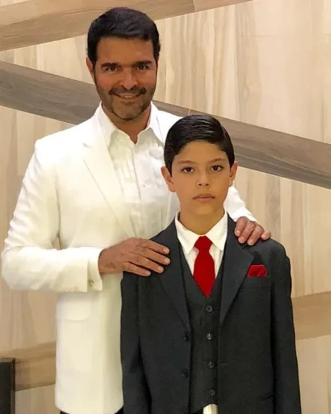 Daniel es fruto de la relación del cantante con Raquel Piedra y el parecido del menor con el cantante es indudable.