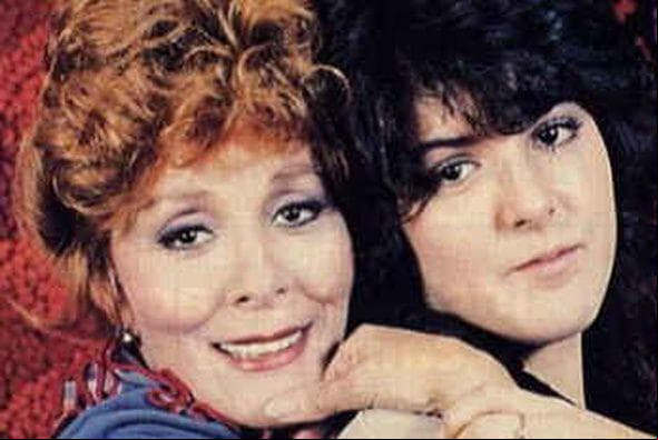 La carrera de la segunda hija de Silvia Pinal iba en ascenso, ese mismo año formó parte de la telenovela ‘Mañana es primavera’ y en teatro participó en ‘Tartufo o el impostor’.
